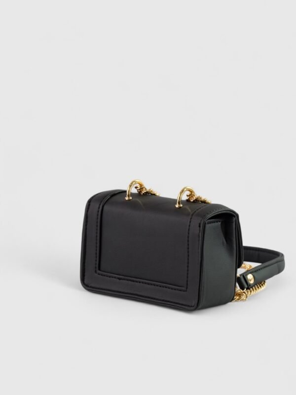 LOLA - Image 33