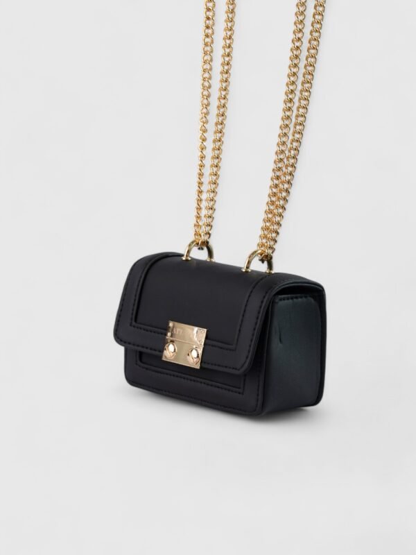 LOLA - Image 34