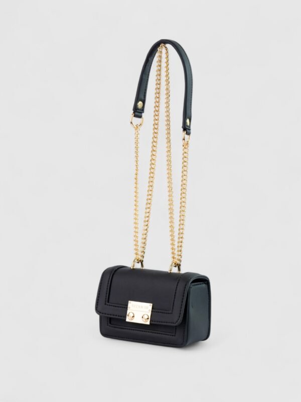 LOLA - Image 32